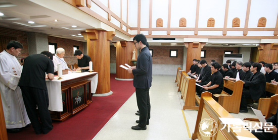 수원교구 사제단 임지 파견 위한 신앙서약·직무서약