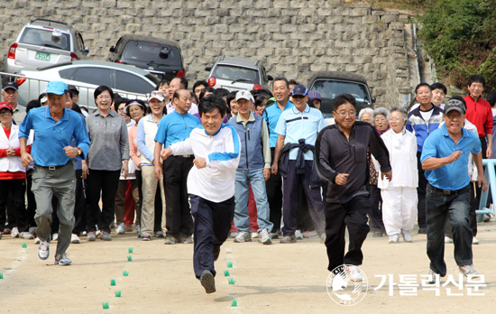 수원교구 명학본당·죽전본당, 본당의 날 맞아 가을체육대회 열어