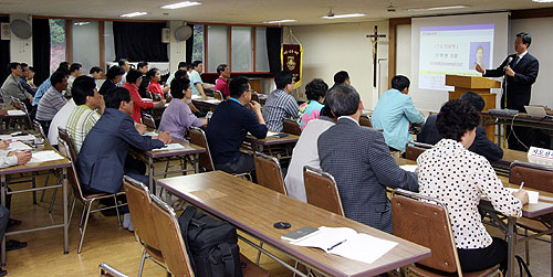 꾸르실료, 지구·대리구 봉사자 피정 