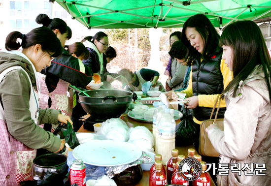 수원교구 평택대리구 사강본당, 불우이웃돕기 바자 열어