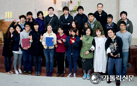 수원교구 광명본당 청년사도단협, 신약성경 공동 필사본 봉헌