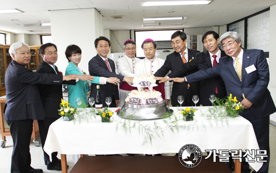 수원교구 사제단, 19대 신자 국회의원과 축하 오찬