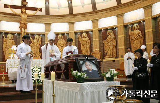 수원교구 원로사목자 김창린 신부 장례미사