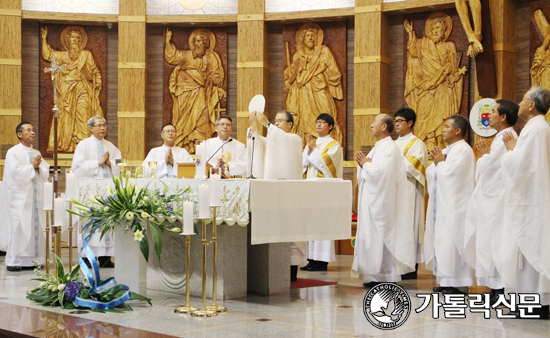 성모 승천 대축일 미사, 거룩한 순회십자가 축복예식