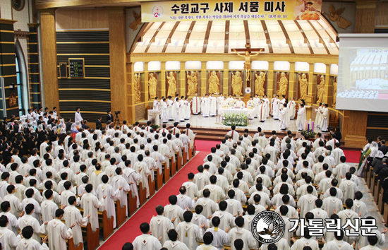 수원교구 사제서품식, 새 사제 20명 탄생