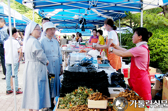 수원교구 안산대리구 대학동본당 설립 30주년 바자 열어