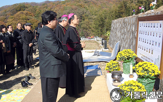 수원교구 성직자 묘소 참배·위령미사