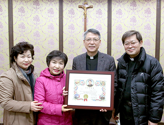 수원교구 은인 축복장 수여