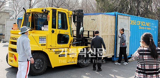 잠비아행 컨테이너에 선교후원 물품 싣던 날