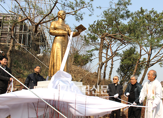 손골성지, 오메트르 성인상 제막·축복식