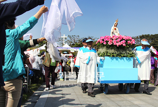 파티마 성모 발현 제98주년 기념 ‘세계평화·한반도 평화통일 기원미사’ 봉헌