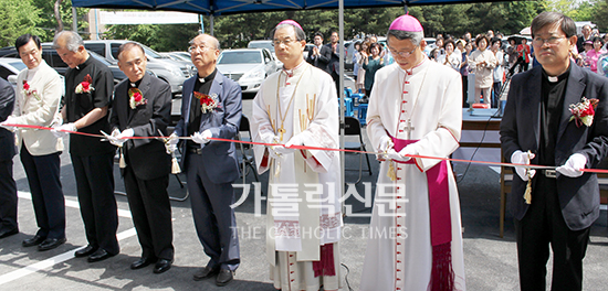 수원대리구 새 청사 축복… “신자 소통 구심점 기대”