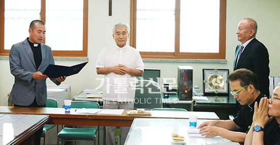 수원교구 평택대리구, 평택성모병원에 감사장 전달 