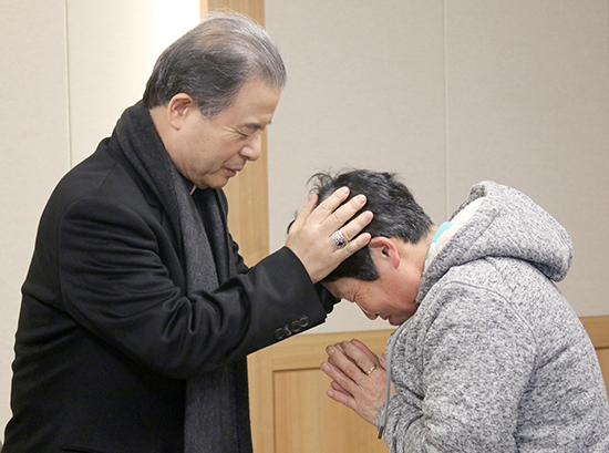 전재산 교구에 기증한 은인에게 축복장 