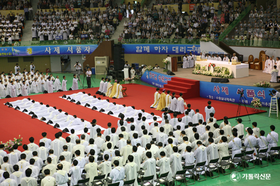 수원교구 사제서품식 열리던 날