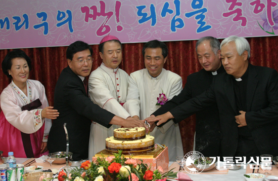 수원교구 신임 안양대리구장 윤종대 신부 착좌식