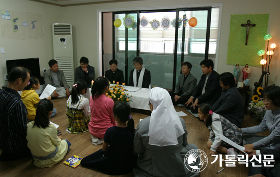 수원교구 민화위, 새터민 어린이 그룹홈 수원 ‘나르샤’ 축복