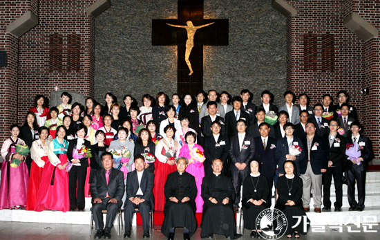 수원교구 안산대리구 월피동본당, 130명 견진성사 거행