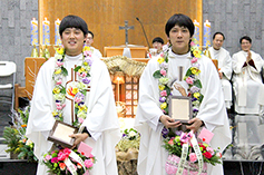 군종교구 진해해군본당서 김유태·승태 형제 사제 탄생