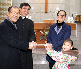 [사랑 나눌수록 커집니다]1월 8일자 성금 전달 - 갑상선 기능 저하증 앓는 박연희양