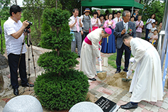 수원교구 던지실본당 설립 25주년 기념식수·축하연 등 진행