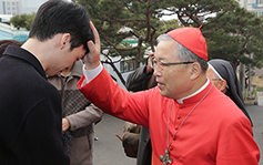 염수정 추기경, 서울 ‘꿈나무마을’ 찾아 성탄 기쁨 나눠