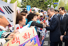 [맞잡은 두 손, 평화의 문 열다] - 정상회담 후 각계 반응 종합