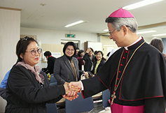 이성효 주교, 안산생명센터 방문