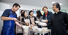 부산교구 ‘사람과 사람들’ 모임, 짜장면 나누며 아름다운 기부 실천