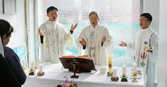 수원교구 주교들, 주님 성탄 대축일 맞아 장애인·노인·한센인 찾아가 미사 봉헌