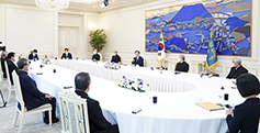 한국 주교단, 청와대 초청 오찬 간담회 참석