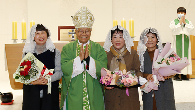 대전 성모의 집 박순자·이정숙·최명순 봉사자, 교구장 축복장 받아