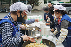 대구카리타스자원봉사센터, 간식차 운영하며 장애인·노인·청소년에 대접