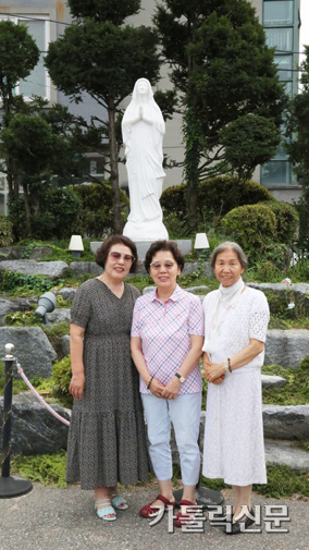 원주교구 술미공소에서 12년째 봉사 중인 74세 동창생 강경숙·신태준·엄영호씨